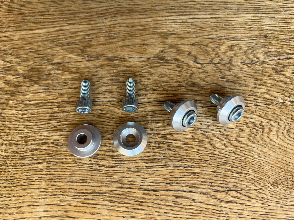 Kit de 4 entretoises (argent) et vis BTR pour fixation spéciale sur TLR Honda