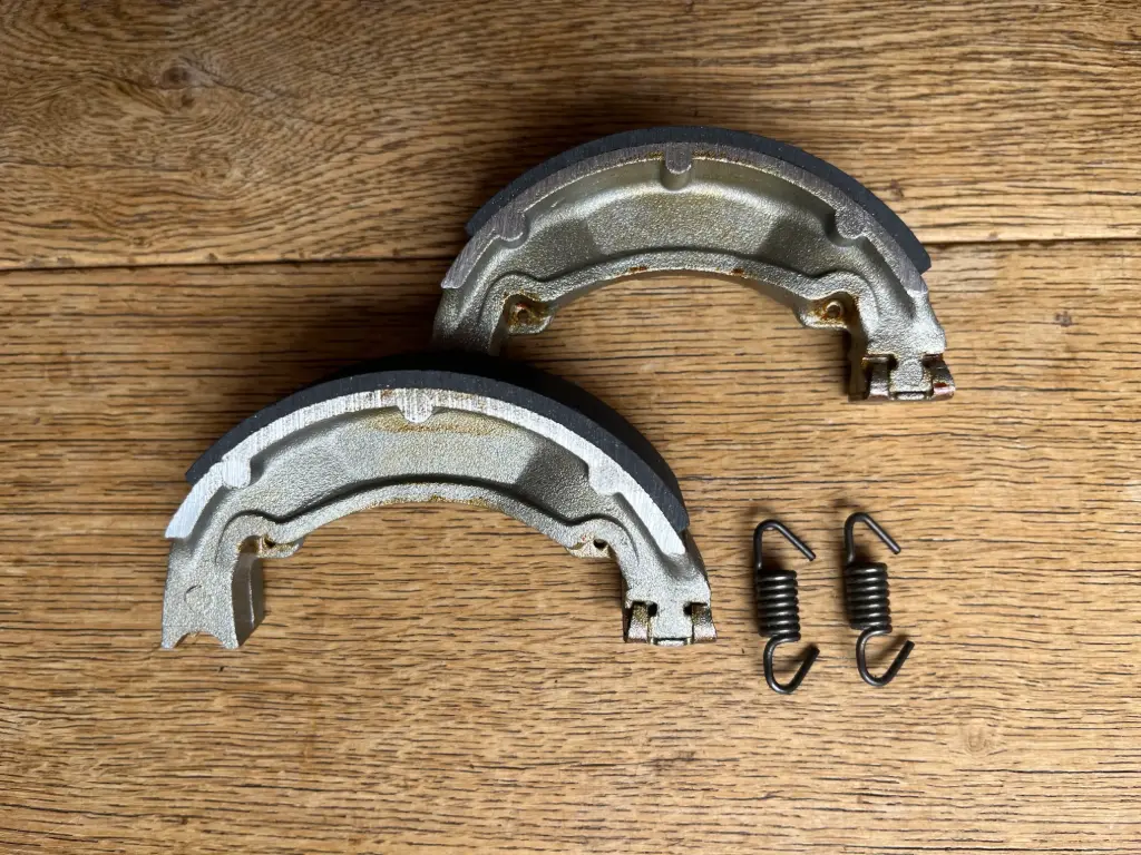 Paire de mâchoires frein arrière (adaptable) Yamaha TY250 59N