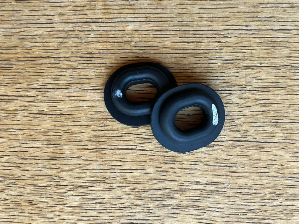 Paire de caoutchoucs pour fixation de selle Yamaha TY250 59N