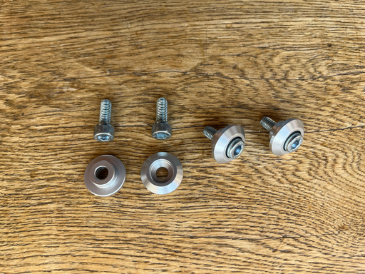 Kit de 4 entretoises (argent) et vis BTR pour fixation spéciale sur TLR Honda