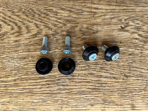 Kit de 4 entretoises (noir) et vis BTR pour fixation spéciale sur TLR Honda