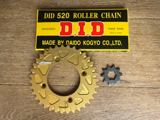 Kit pignon 10 / chaîne / couronne fermée 35 Or (adaptable)